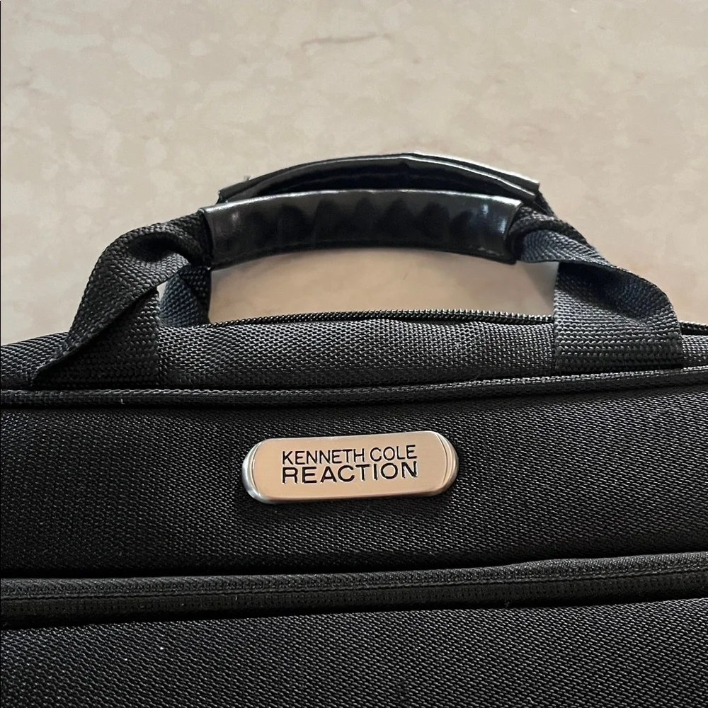 Kenneth Cole Reaction R-TECH  Laptop computer case fits up to 17.3” laptop new